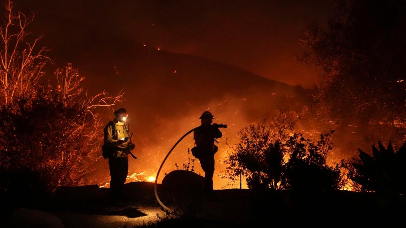 El incendio forestal de Malibú se expande, miles evacuados mientras los bomberos luchan contra intensas llamas.