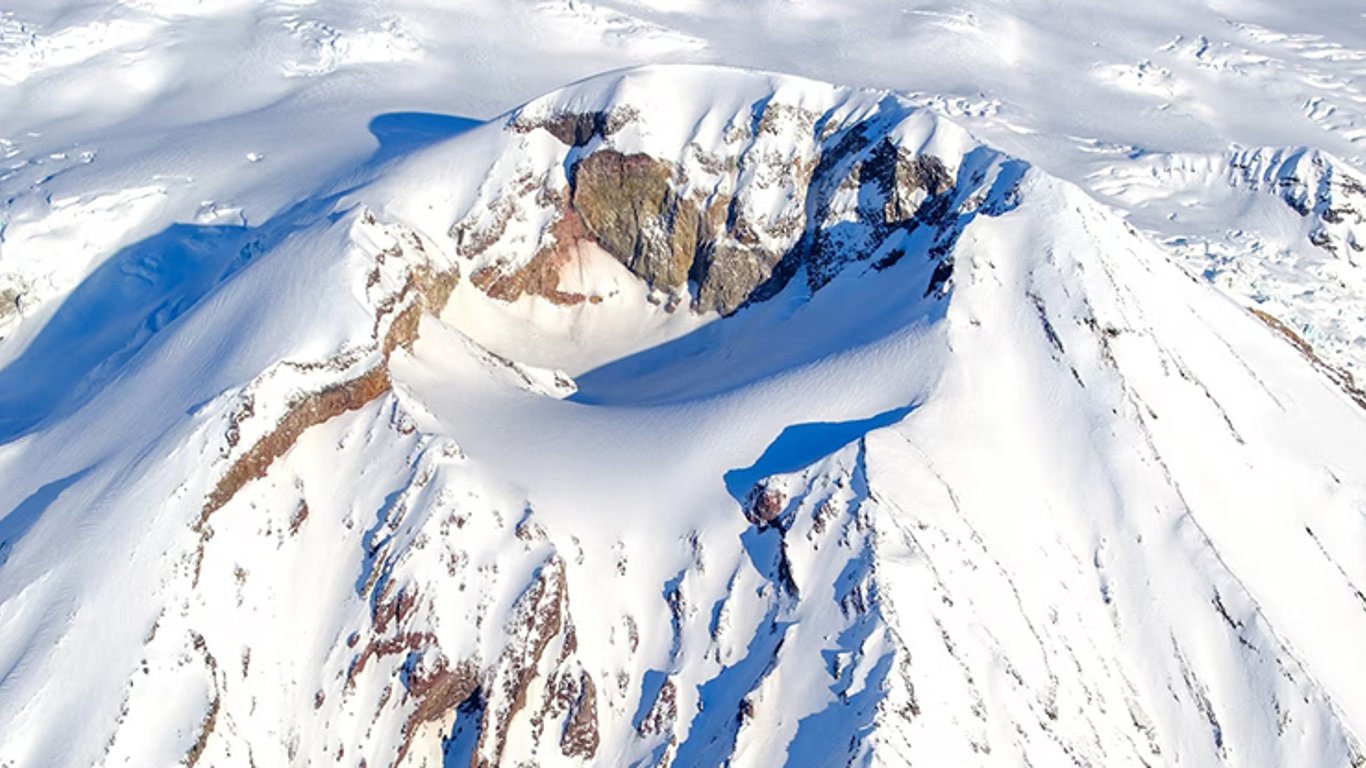 El aumento de la actividad volcánica del Monte Spurr genera preocupaciones entre los residentes de Anchorage.