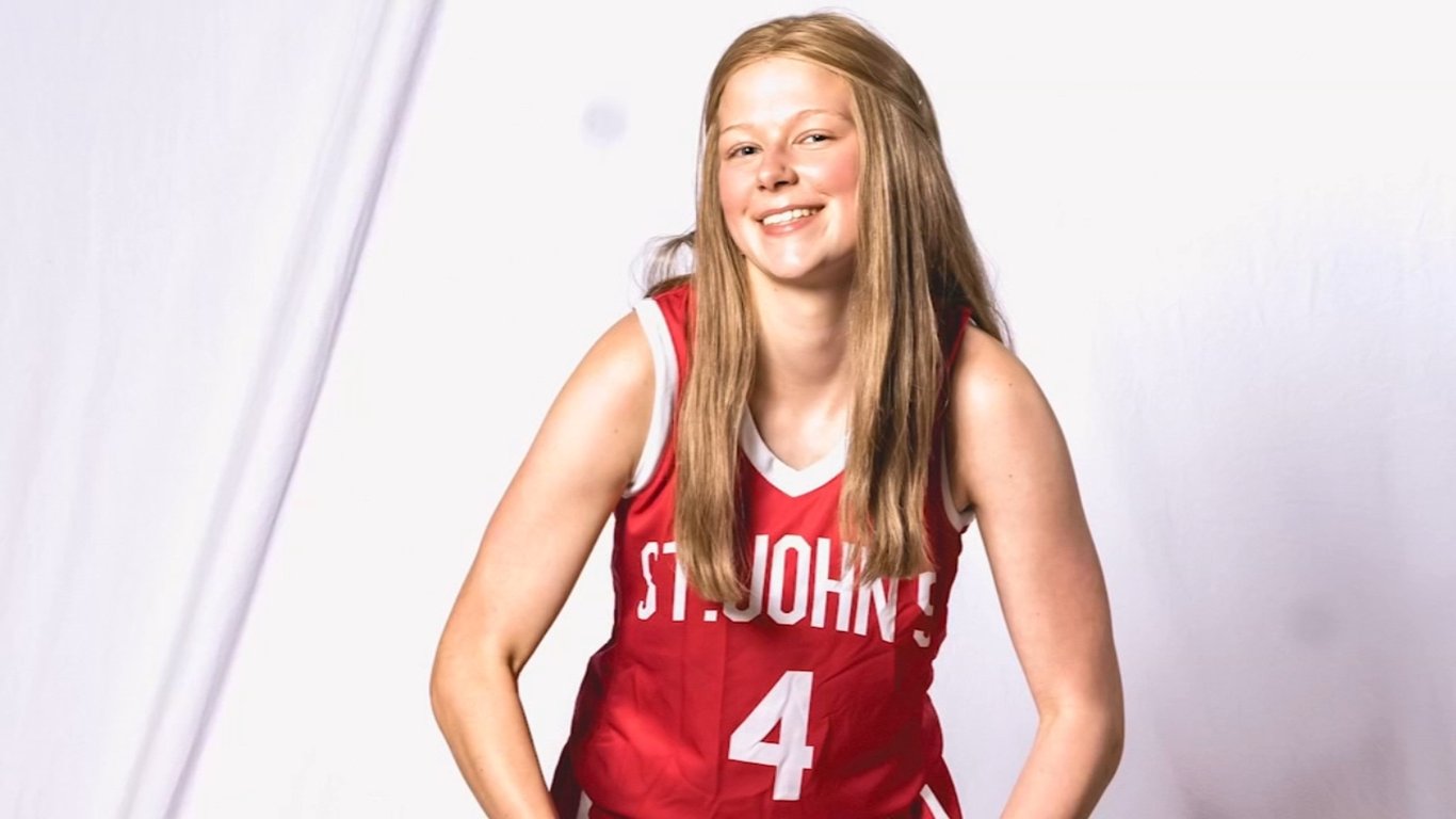 Resiliencia y Triunfo: El Inspirador Regreso de Lily Dunlap al Baloncesto Después del Cáncer