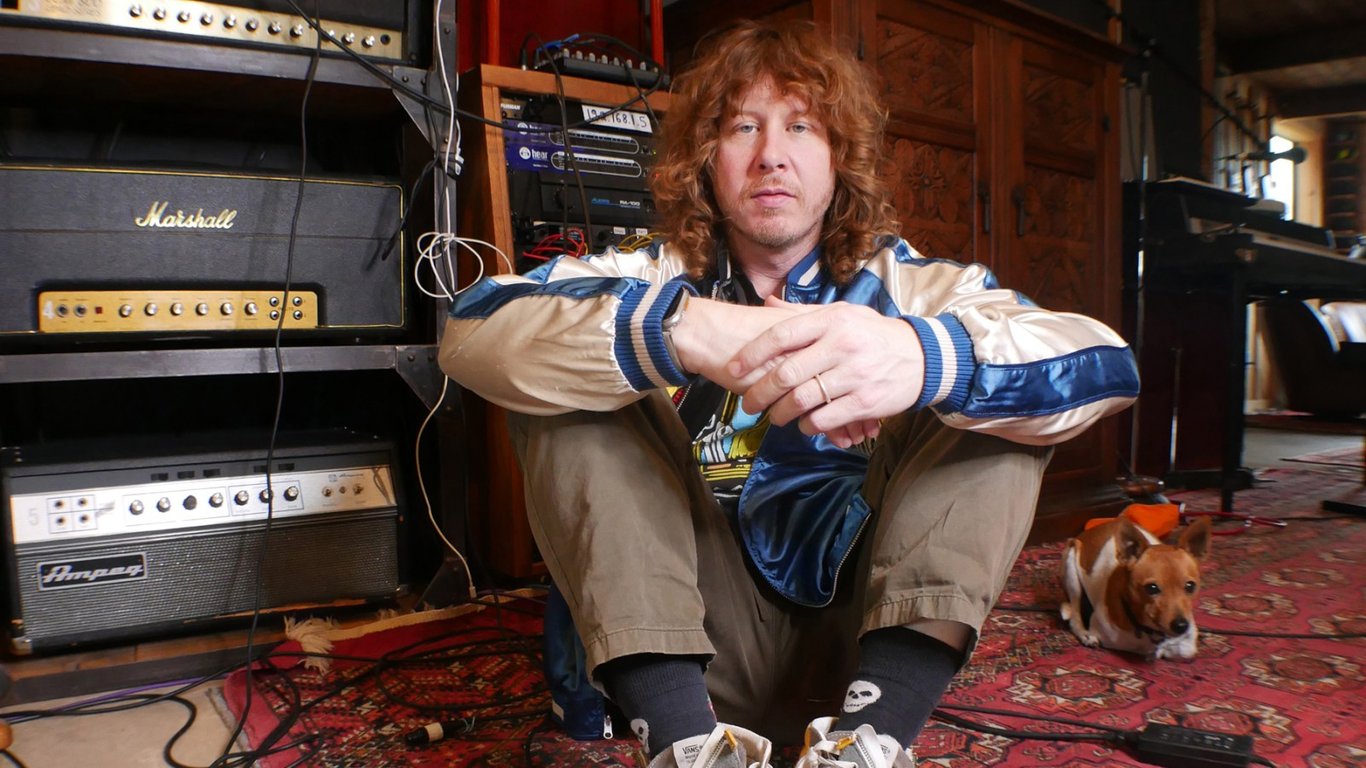 El conmovedor álbum de Ben Kweller "Cover the Mirrors" se lanza en medio de una tragedia personal.