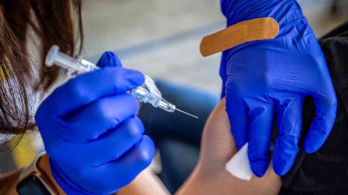 La esperanza de vida en EE. UU. se eleva a 78.4 años, marcando el mayor aumento desde la pandemia.