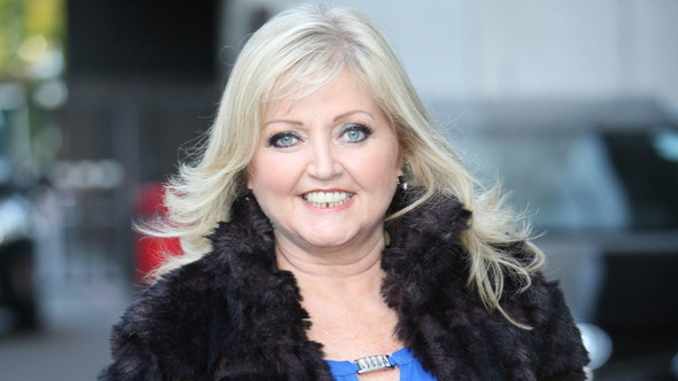 La querida cantante y filántropa Linda Nolan fallece a los 65 años tras una batalla contra el cáncer.