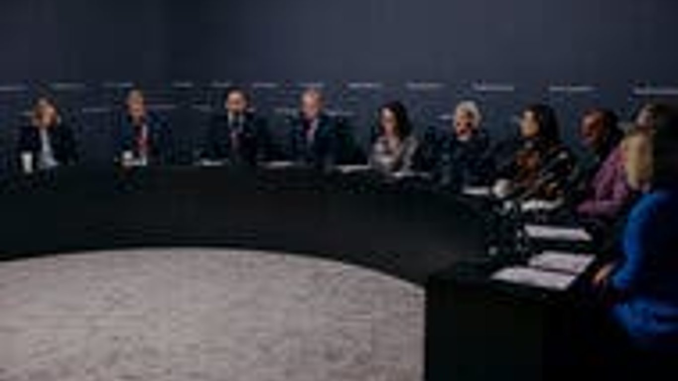 Navegando el Futuro: Perspectivas Clave del Summit DealBook sobre Trump y la Política en EE. UU.