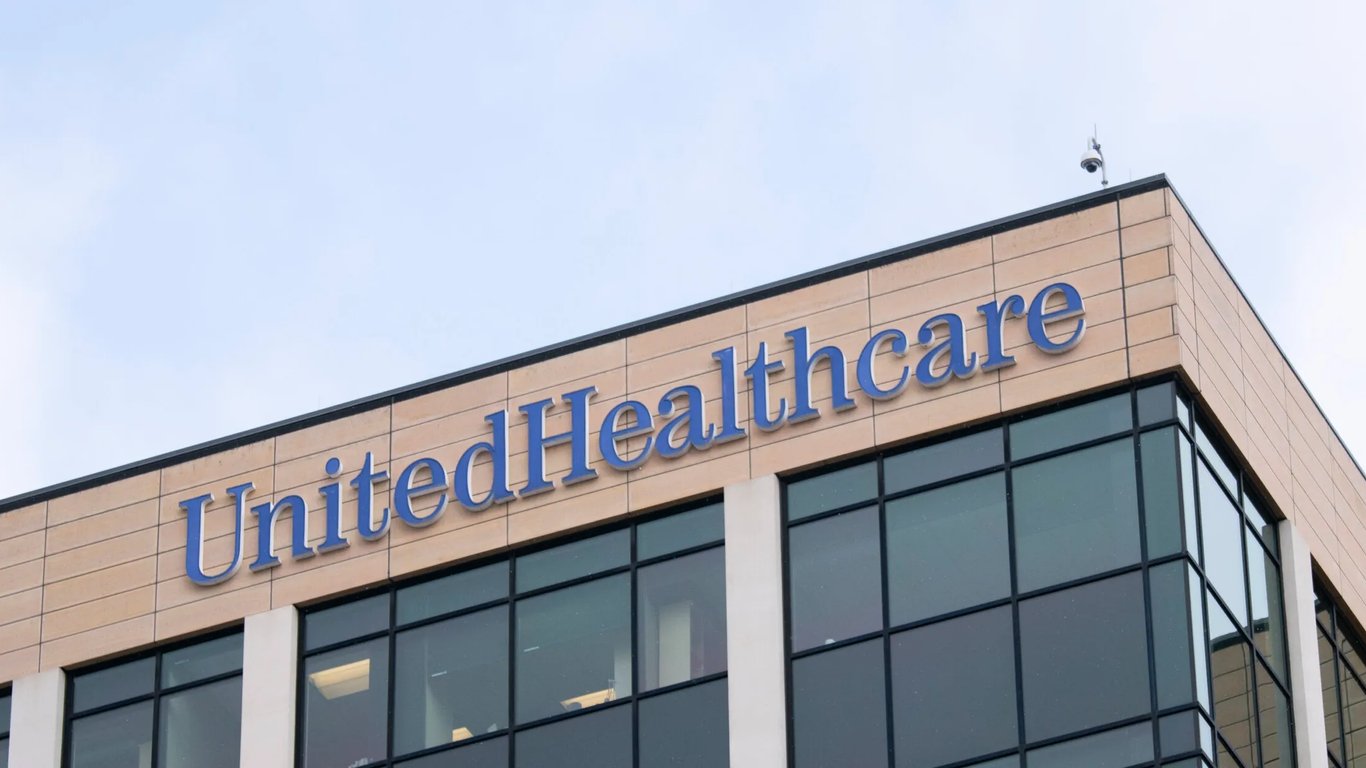 La impactante muerte del CEO de UnitedHealthcare desata una cacería de personas de interés.