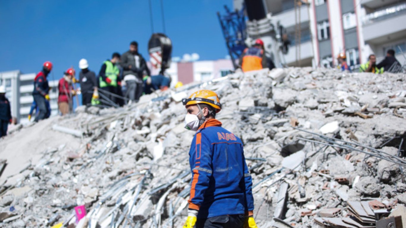 Estambul enfrenta una amenaza inminente de terremoto y tsunami, se necesita acción urgente ahora.