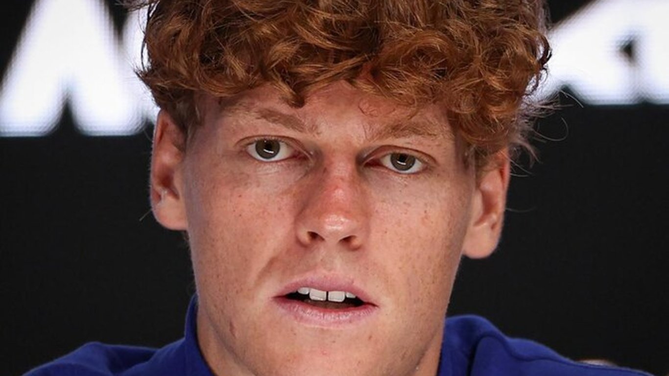 La suspensión de tres meses de Jannik Sinner genera un debate sobre la equidad en las regulaciones antidopaje.