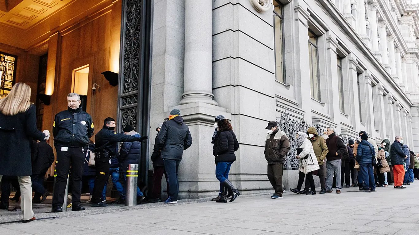 El Tesoro Público español inicia subastas de deuda con optimismo en 2025
