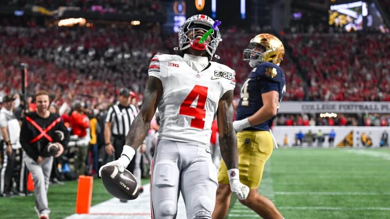 Los Buckeyes ponen fin a la sequía de campeonatos y reclaman el título nacional en un emocionante enfrentamiento de los playoffs del fútbol universitario.