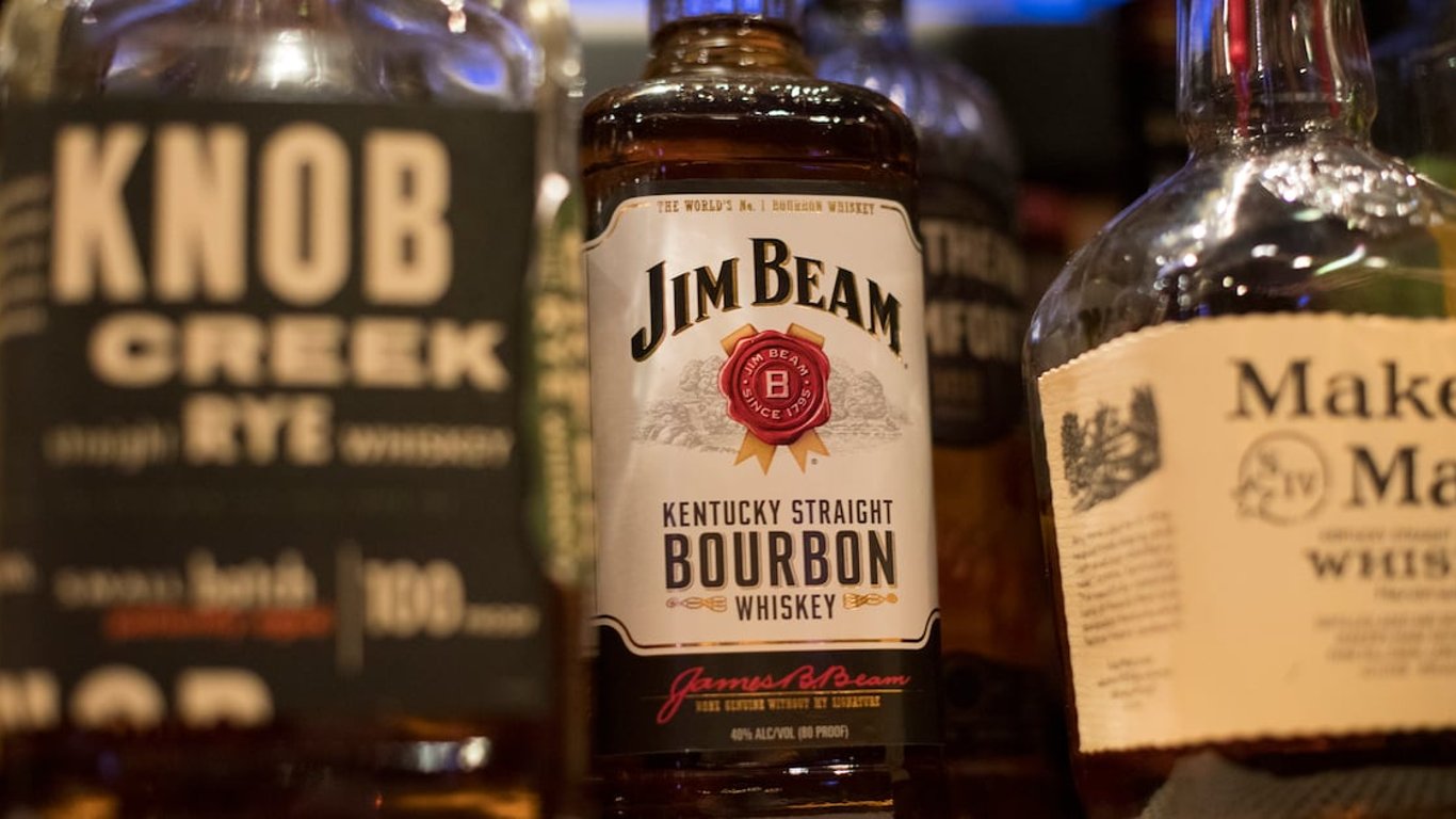 Propuesta de etiquetas sobre riesgo de cáncer en bebidas alcohólicas genera debate