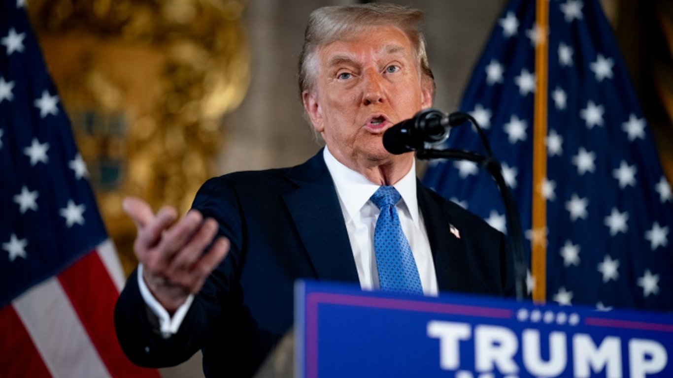 El regreso de Trump: Una conferencia de prensa combativa genera controversia e intriga.