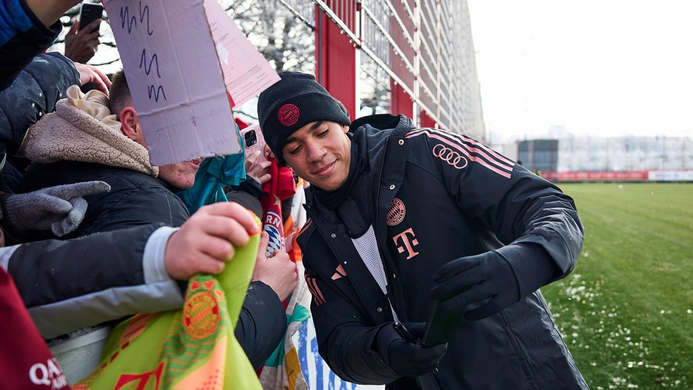 Bayern Múnich Enfrenta una Prueba Pivotal Mientras los Aficionados Se Unen por la Búsqueda del Título y la Estrategia Futura.