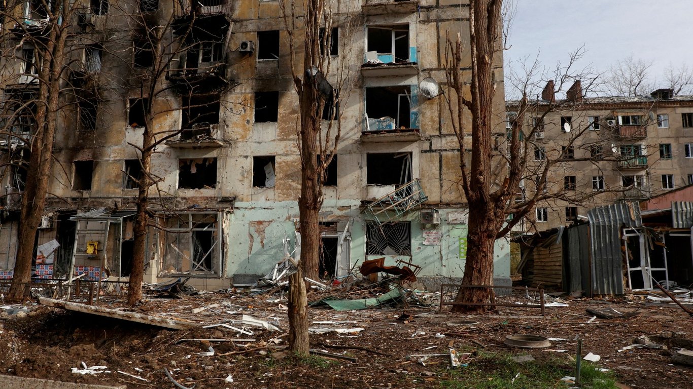 Ukrainian Troops Withdraw from Avdiivka Amid Rising Russian Threats