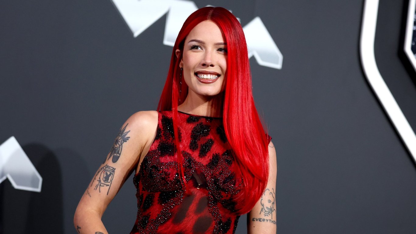 Halsey da un audaz salto a la comedia oscura con la nueva serie de Amazon Bloodlust.