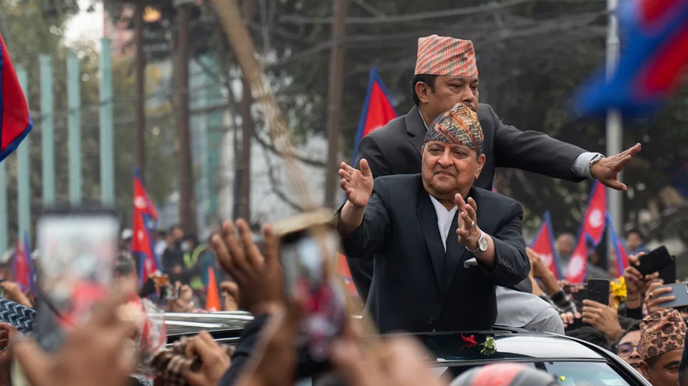Nepal se agita por el regreso de Gyanendra y la demanda de restaurar la monarquía