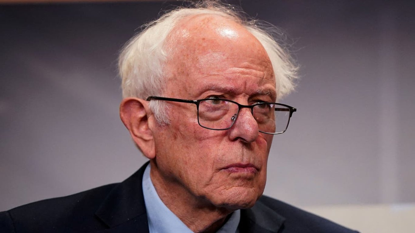 El senador Sanders destaca la ira pública hacia la industria de seguros de salud en medio de la tragedia.