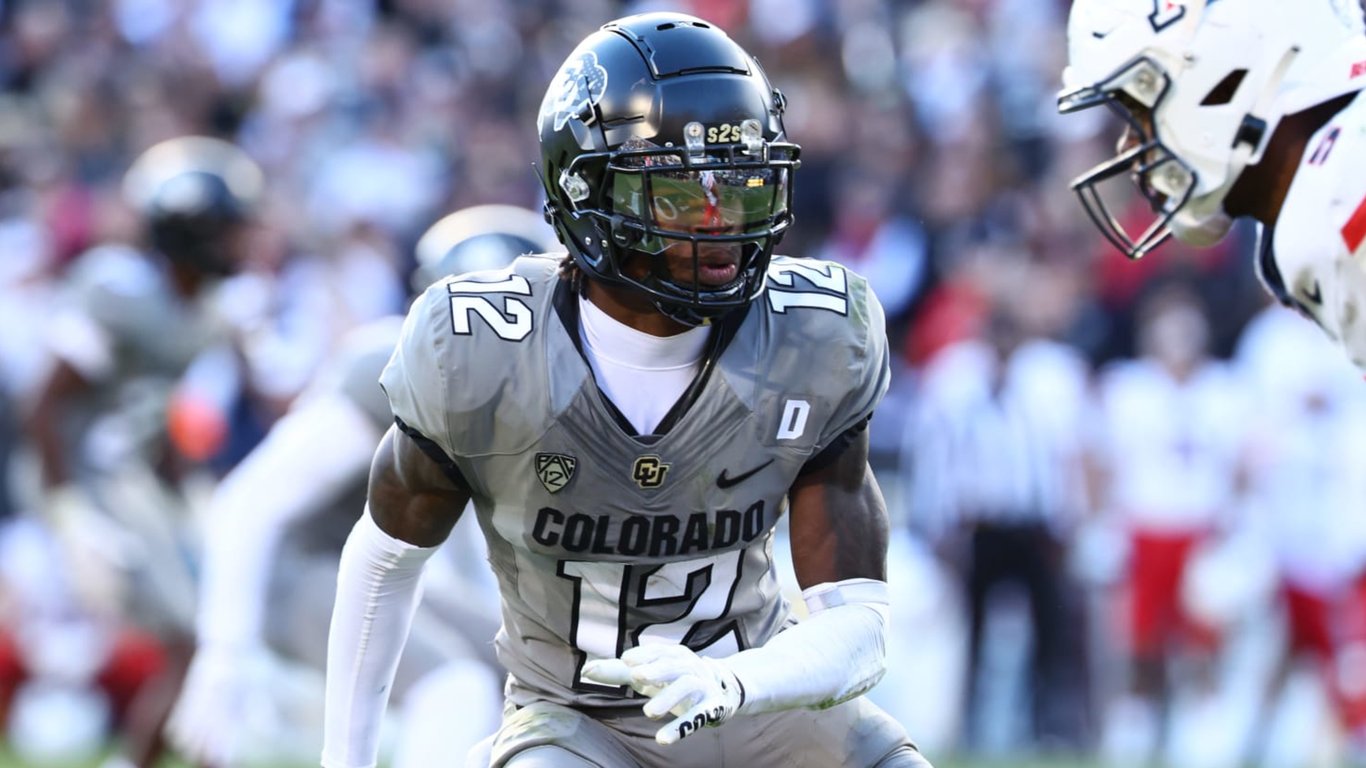 Travis Hunter: La Doble Amenaza que Redefine Roles en la NFL y el Futuro del Fútbol Americano Universitario