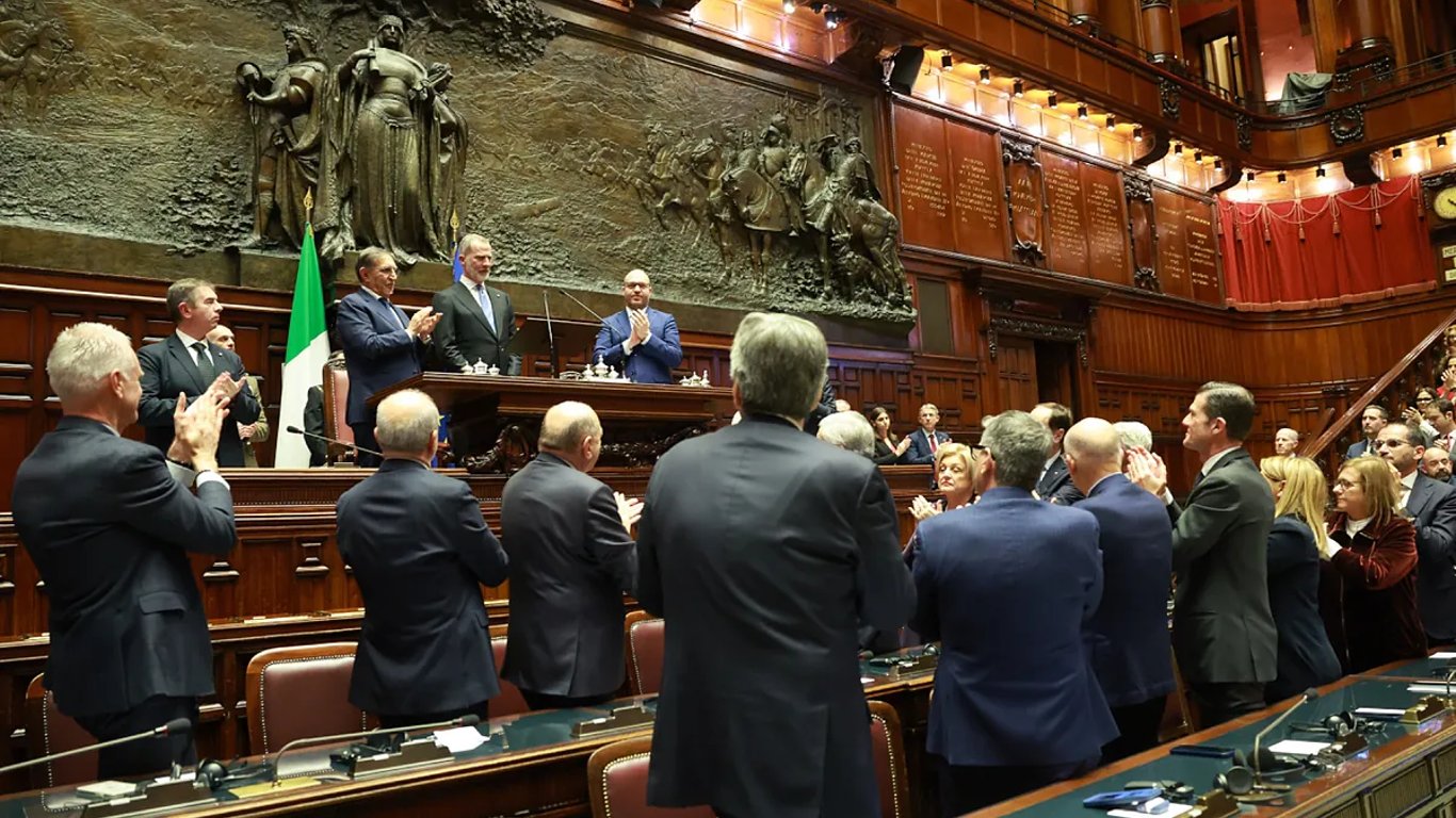 Felipe VI highlights the union between Spain and Italy in historic speech before the Cortes.