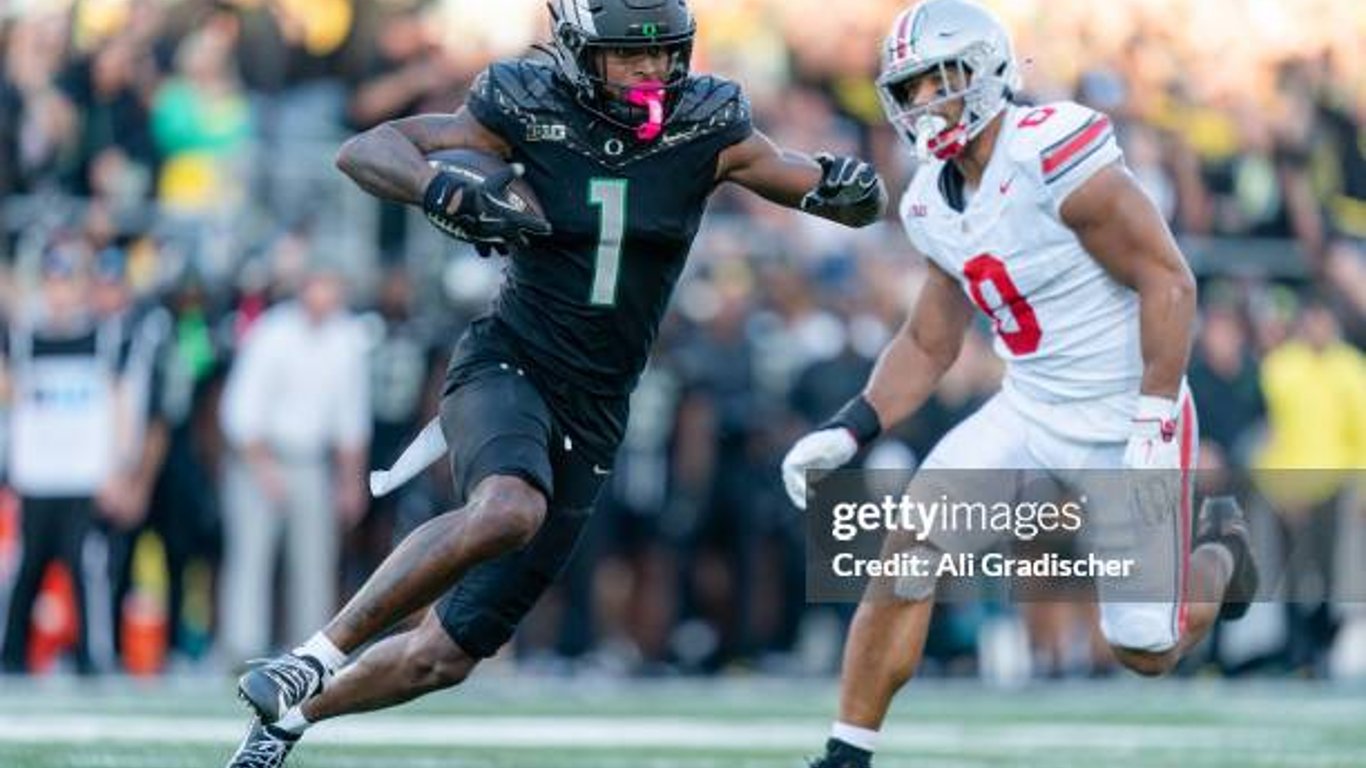 Los cuartos de final se calientan: Clásicos enfrentamientos esperan en el inaugural duelo de playoffs de 12 equipos.