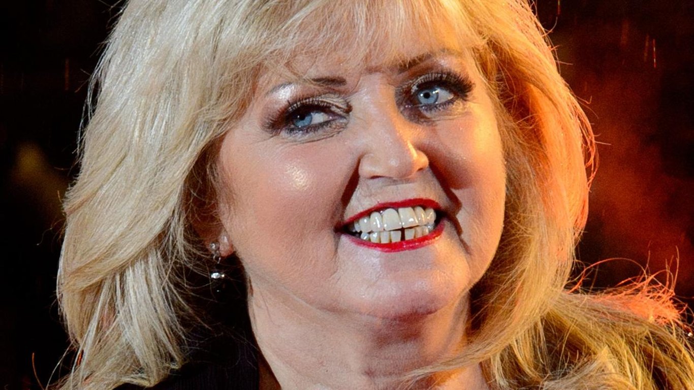 La querida cantante Linda Nolan fallece a los 65 años, dejando un legado de amor y fortaleza.