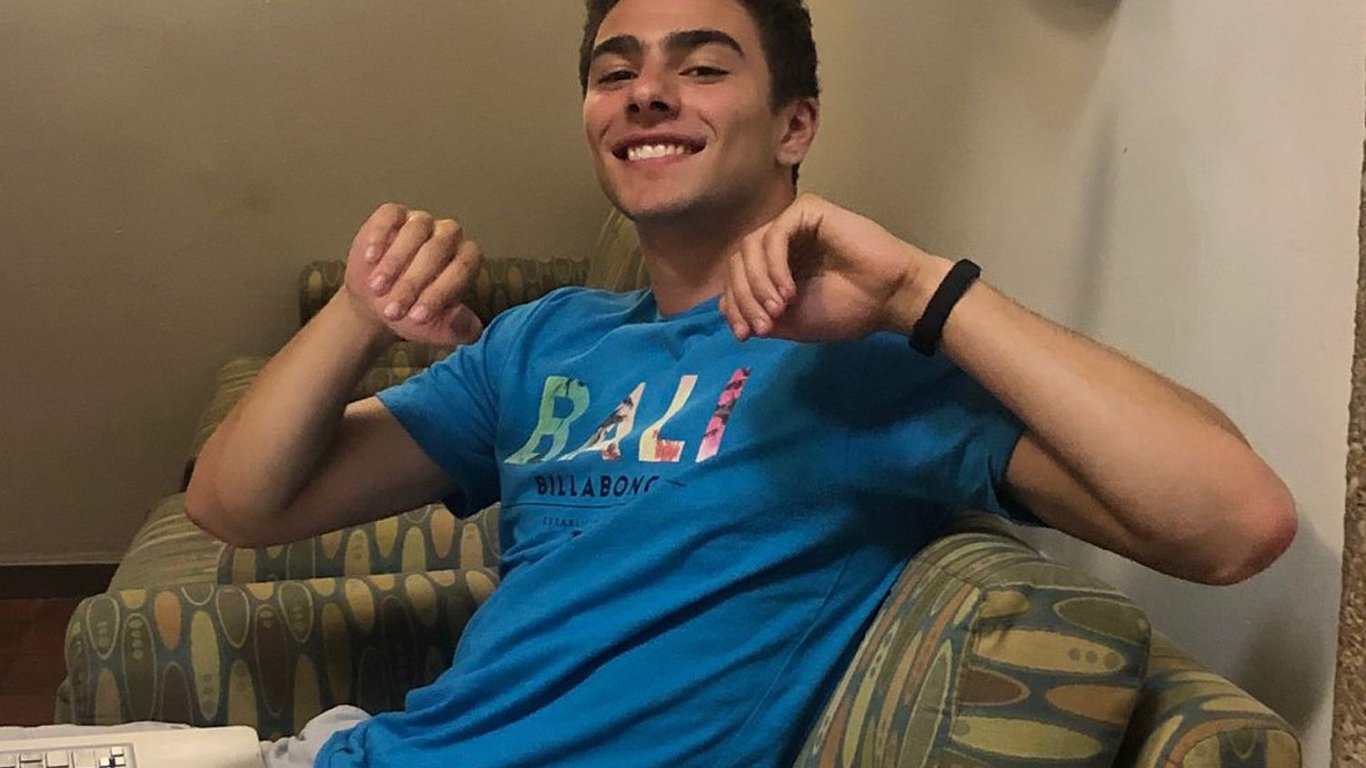 De Valedictorian a Sospechoso: Impactante Giro en el Caso de Tiroteo del CEO se Desarrolla