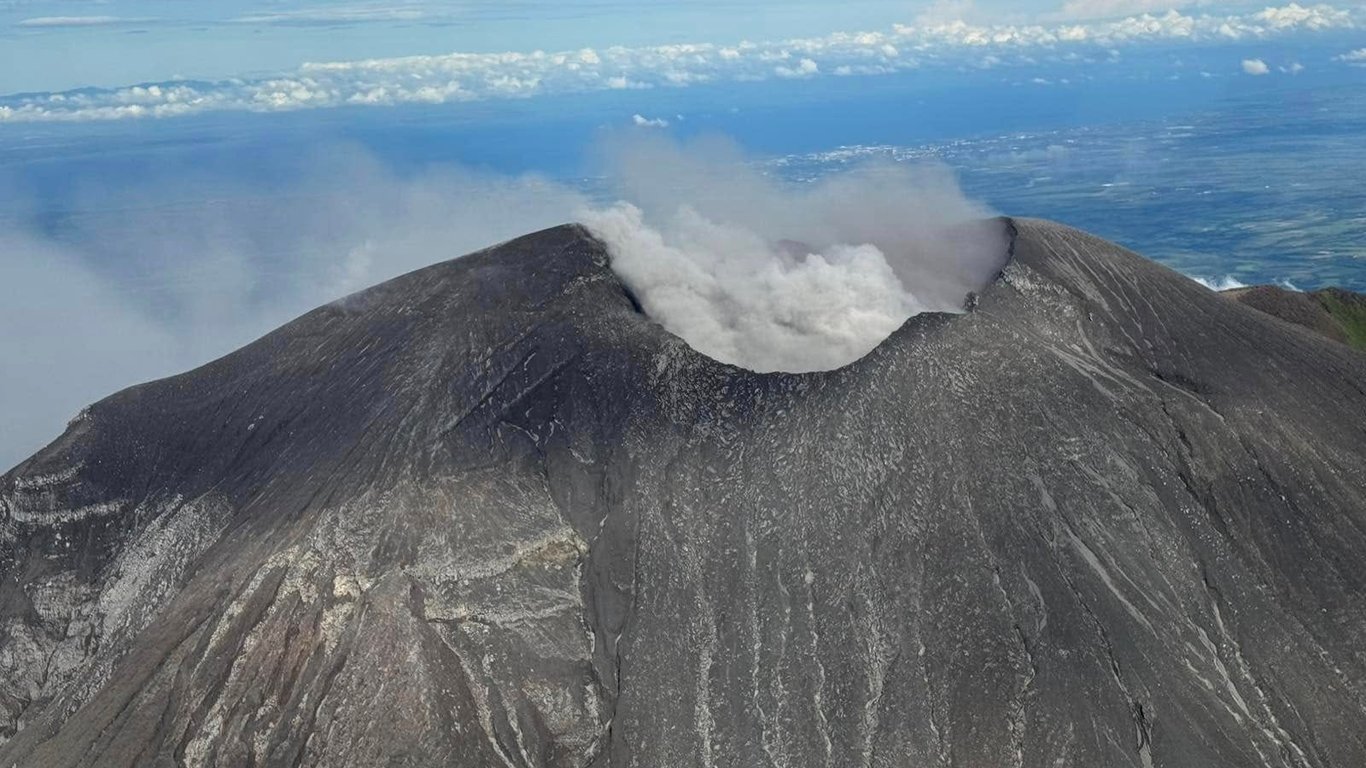 Alarma Sísmica: 14 Terremotos en el Volcán Kanlaon Provocan Evacuaciones y Aumentan las Alertas