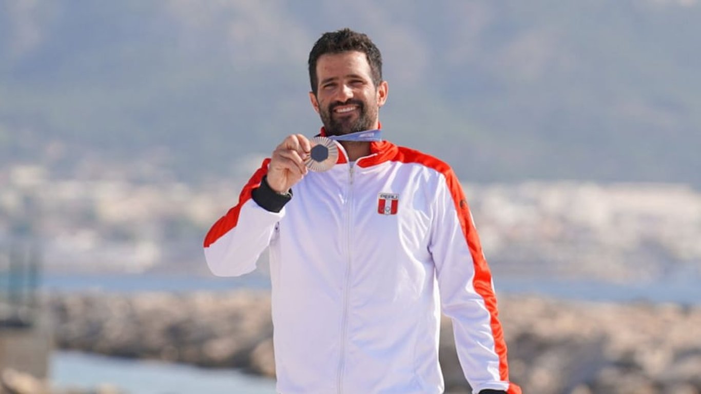 Emotion in Peru after Stefano Peschiera's bronze medal in sailing.