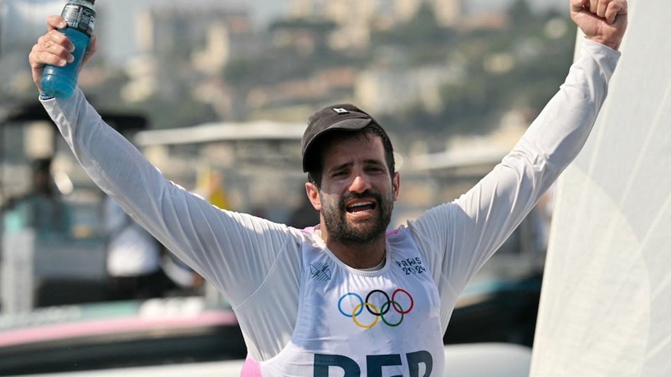 Stefano Peschiera wins bronze in sailing and makes history for Peruvian sports.