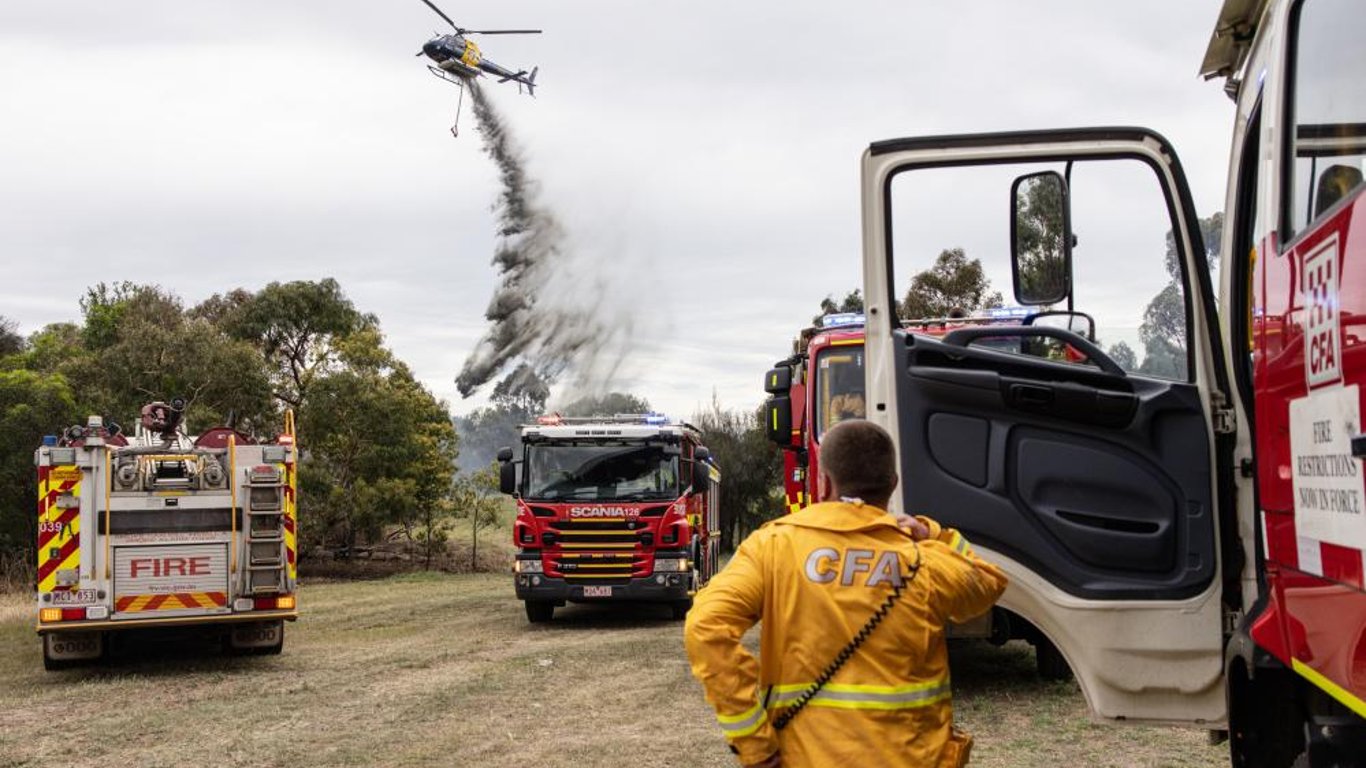 Australia enfrenta una ola de calor abrasadora mientras las ventas de vehículos eléctricos aumentan en medio de la crisis climática.