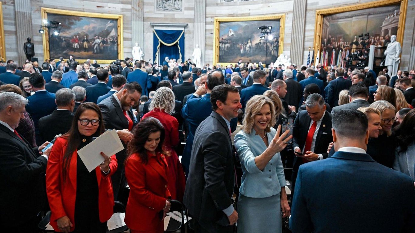 Celebridades y youtubers marcan un nuevo rumbo en la toma de posesión de Trump