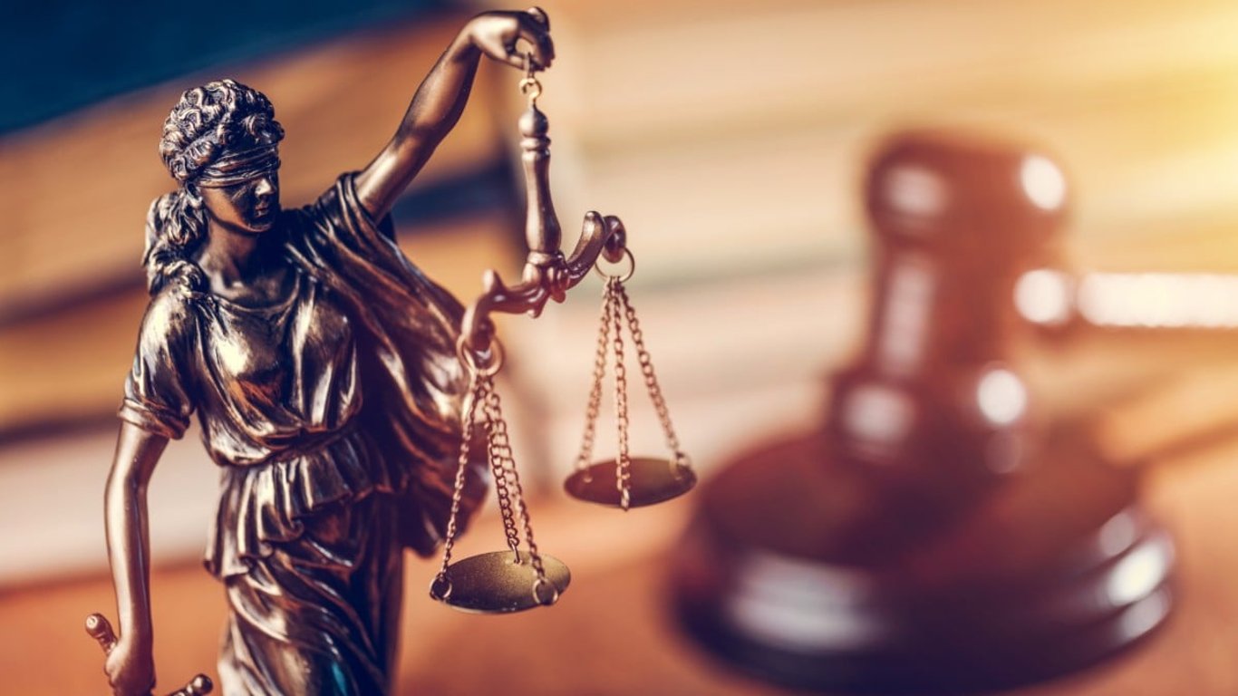 La detención de la madre provoca indignación y expone los dobles estándares en el manejo de amenazas por parte del sistema de justicia.