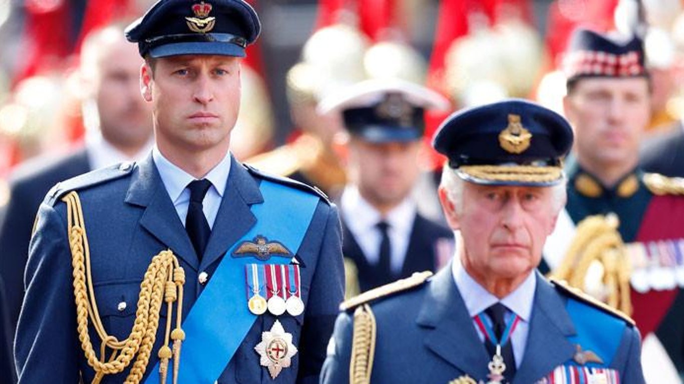 Monarquía en una Encrucijada: La Visión de Modernización del Rey Carlos y el Príncipe Guillermo.