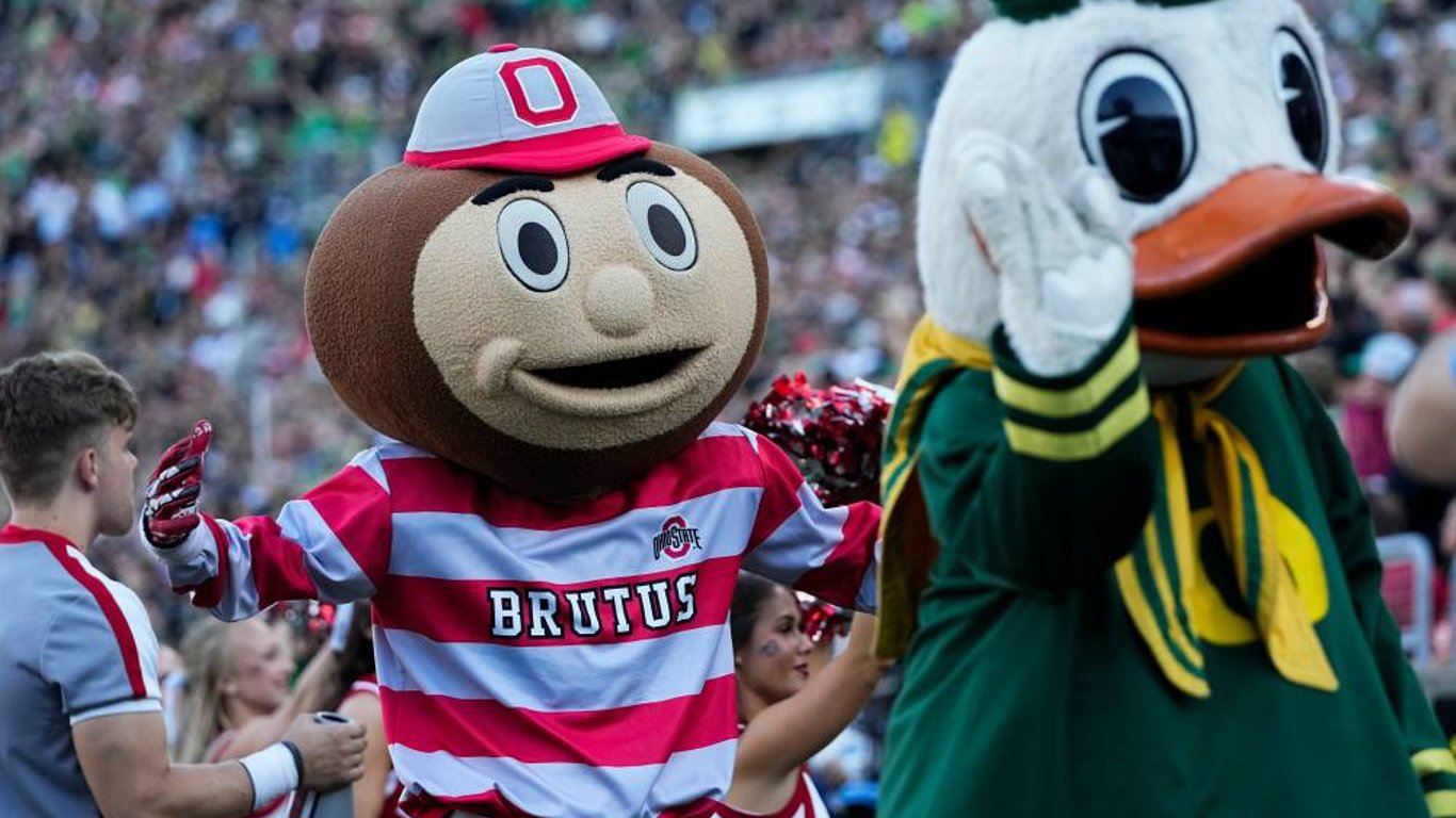 Nuevo formato de CFP de 12 equipos enciende la pasión por las mascotas y las historias del fútbol americano universitario.