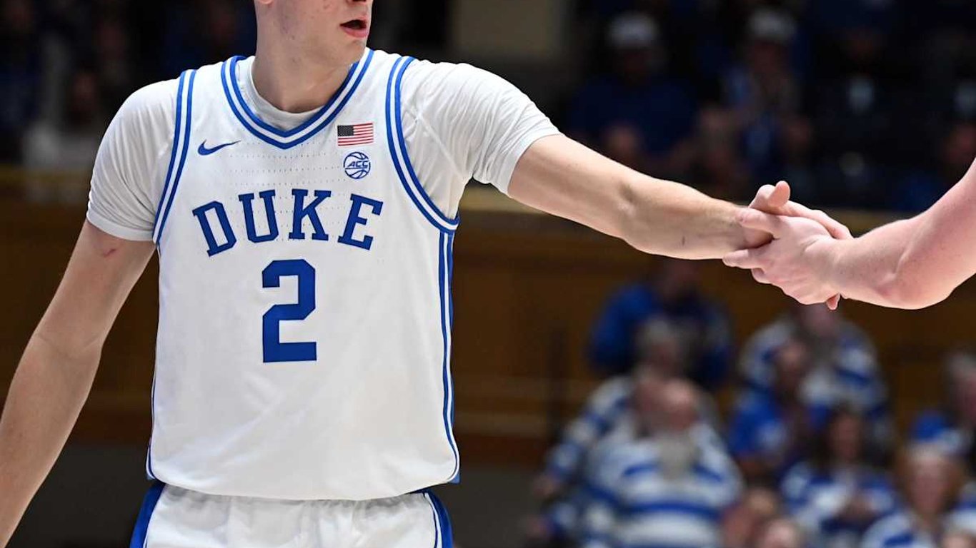 Las rivalidades en el baloncesto universitario se intensifican: UNC contra Duke y los enfrentamientos de la SEC esperan a los aficionados.