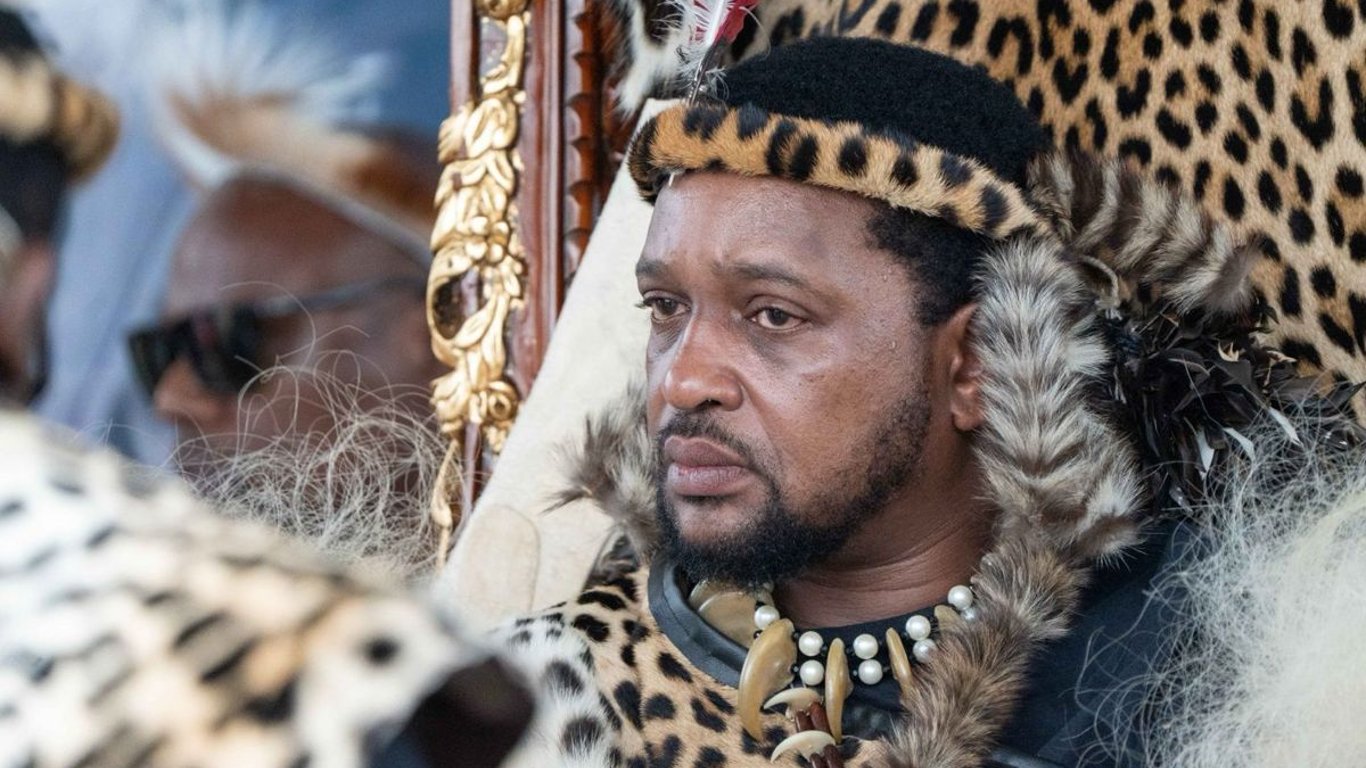 Monarquía Zulú en una Encrucijada: El Reinado del Rey Misuzulu Enfrenta Scrutinio y Escándalo