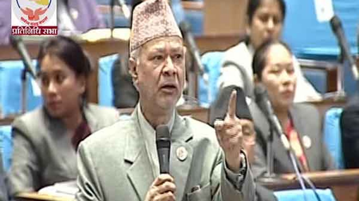 El Parlamento de Nepal estalla por el debate sobre la monarquía a medida que el sentimiento público cambia nuevamente.