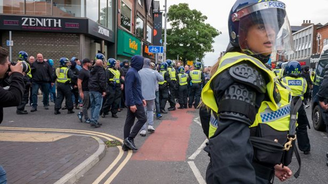 Middlesbrough estalla en violencia: residentes comparten desgarradoras historias de caos.