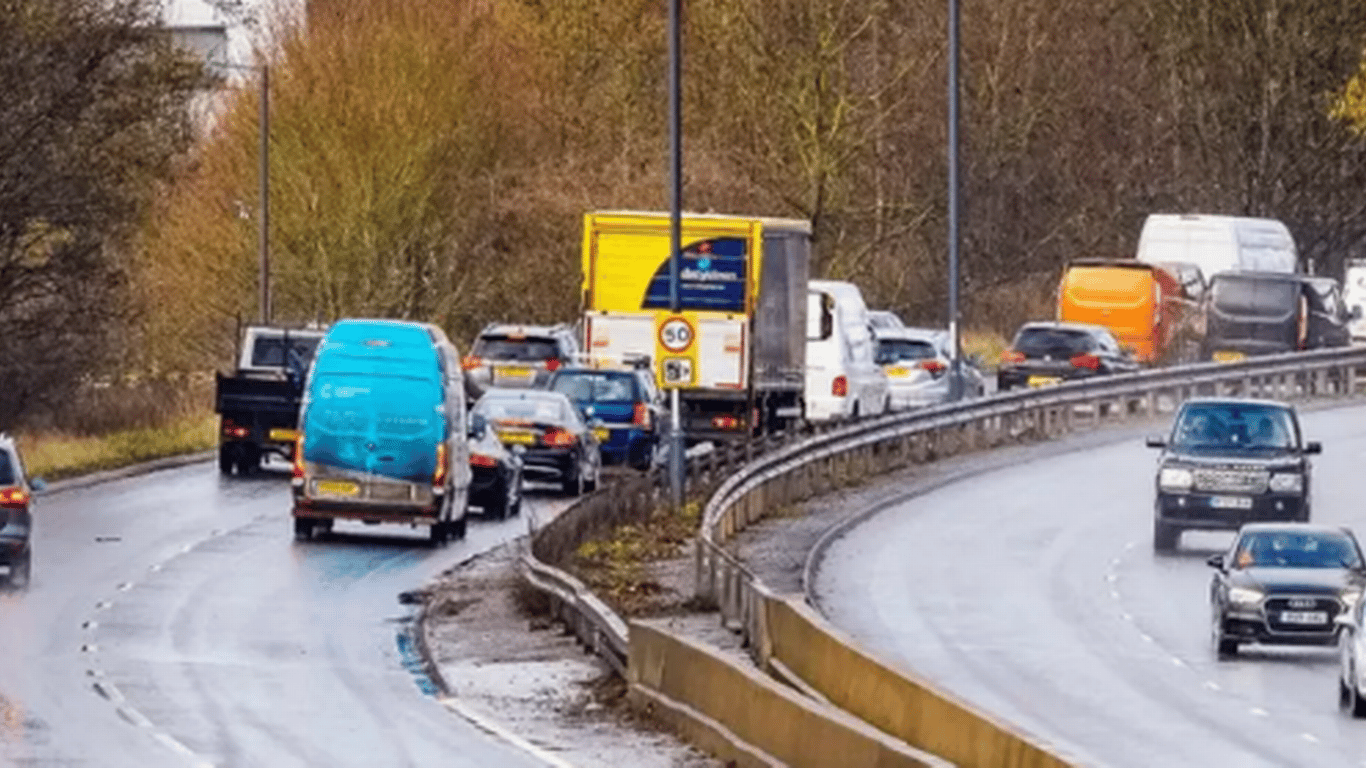 Nuevas regulaciones para conductores mayores generan debate: seguridad versus independencia.