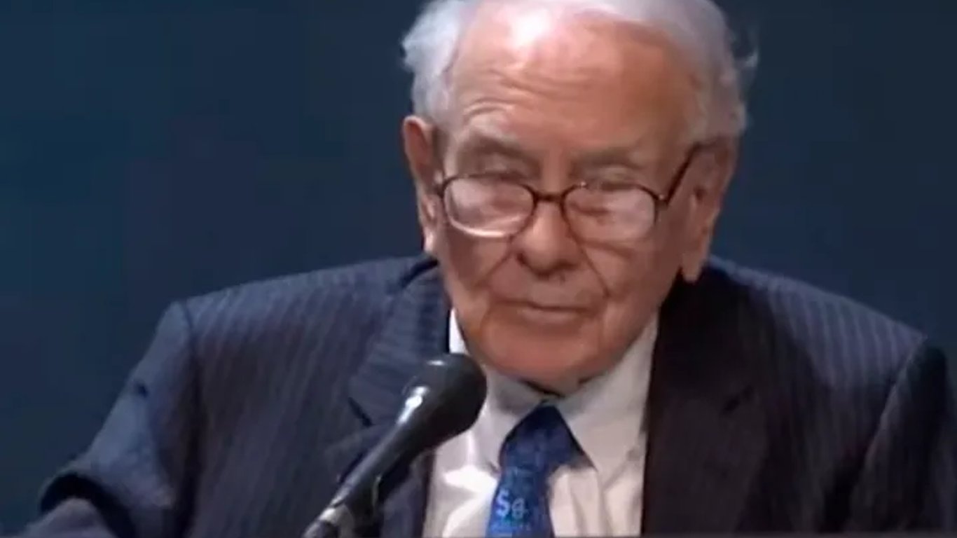 Buffett defiende su estrategia ante récord de liquidez en Berkshire Hathaway