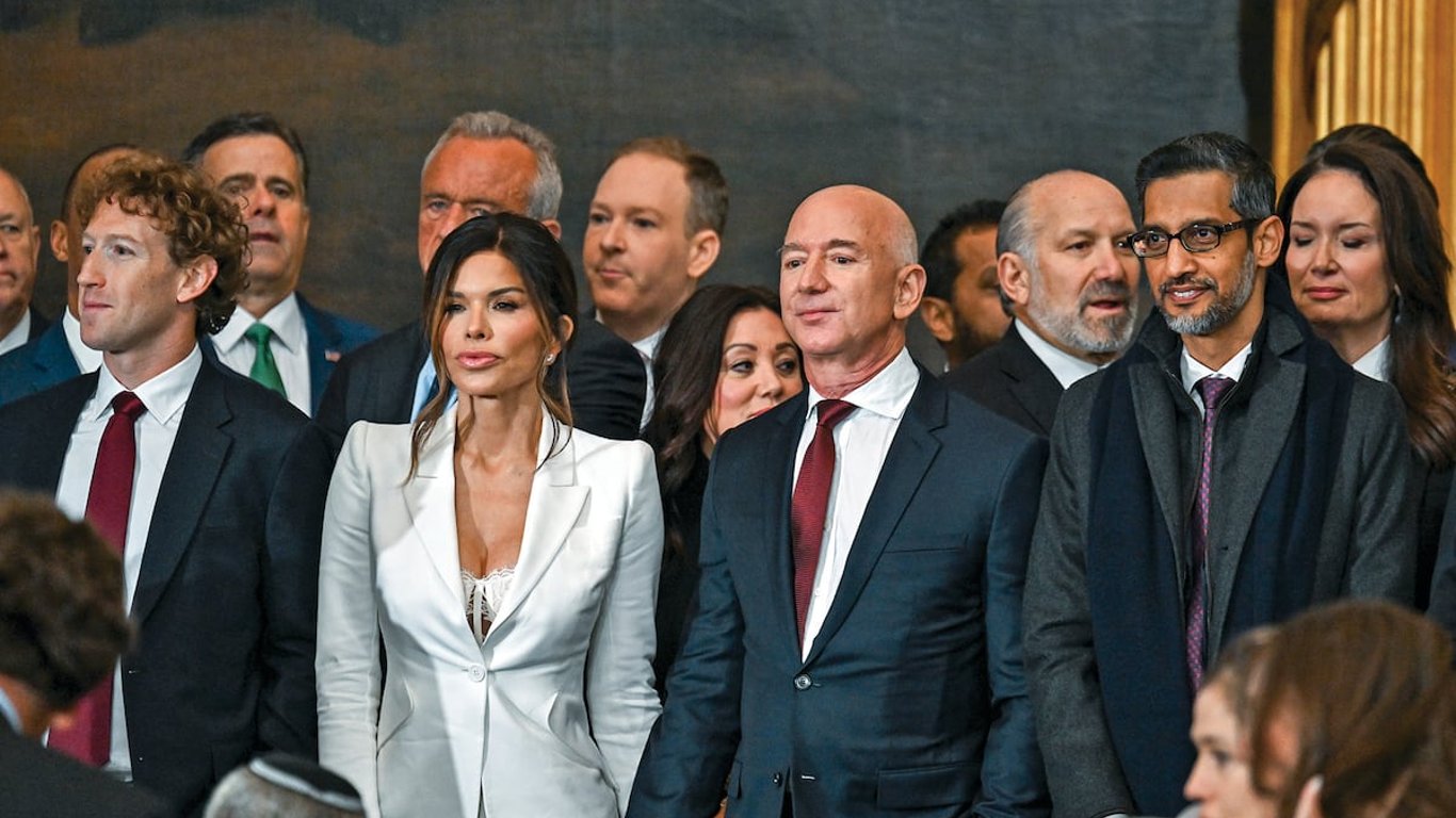 La visión de Curtis Yarvin sobre la monarquía corporativa despierta un debate sobre el futuro de la democracia.