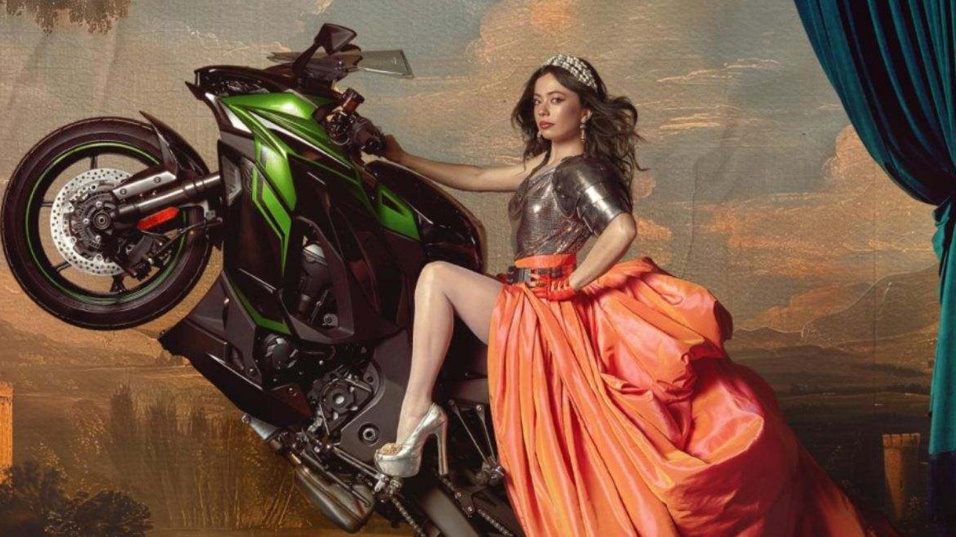 "Su Majestad: La sátira mordaz que desafía la relevancia de la monarquía"