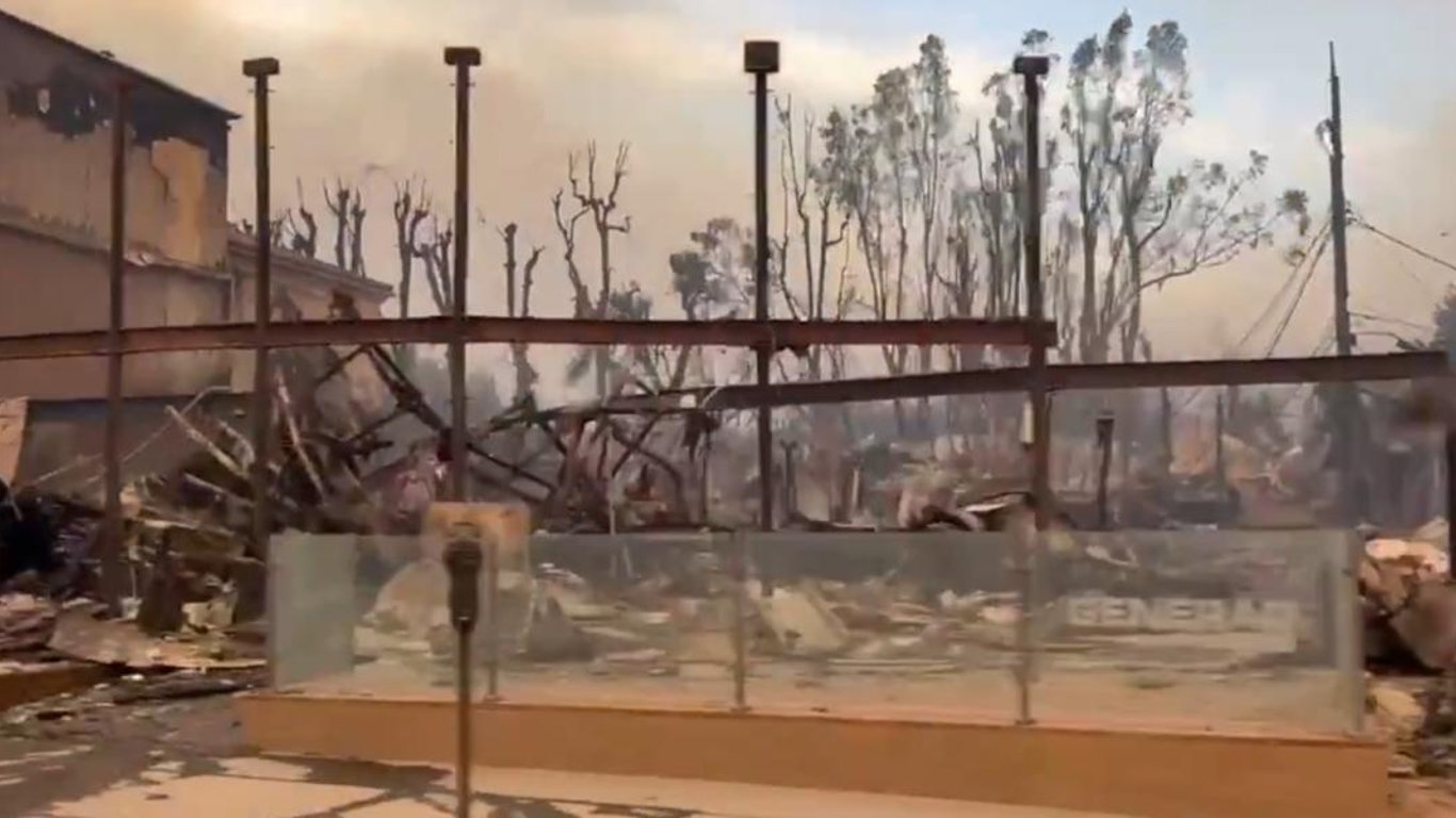 Incendios en California arrasan Pacific Palisades, dejando celebs y comunidades en crisis