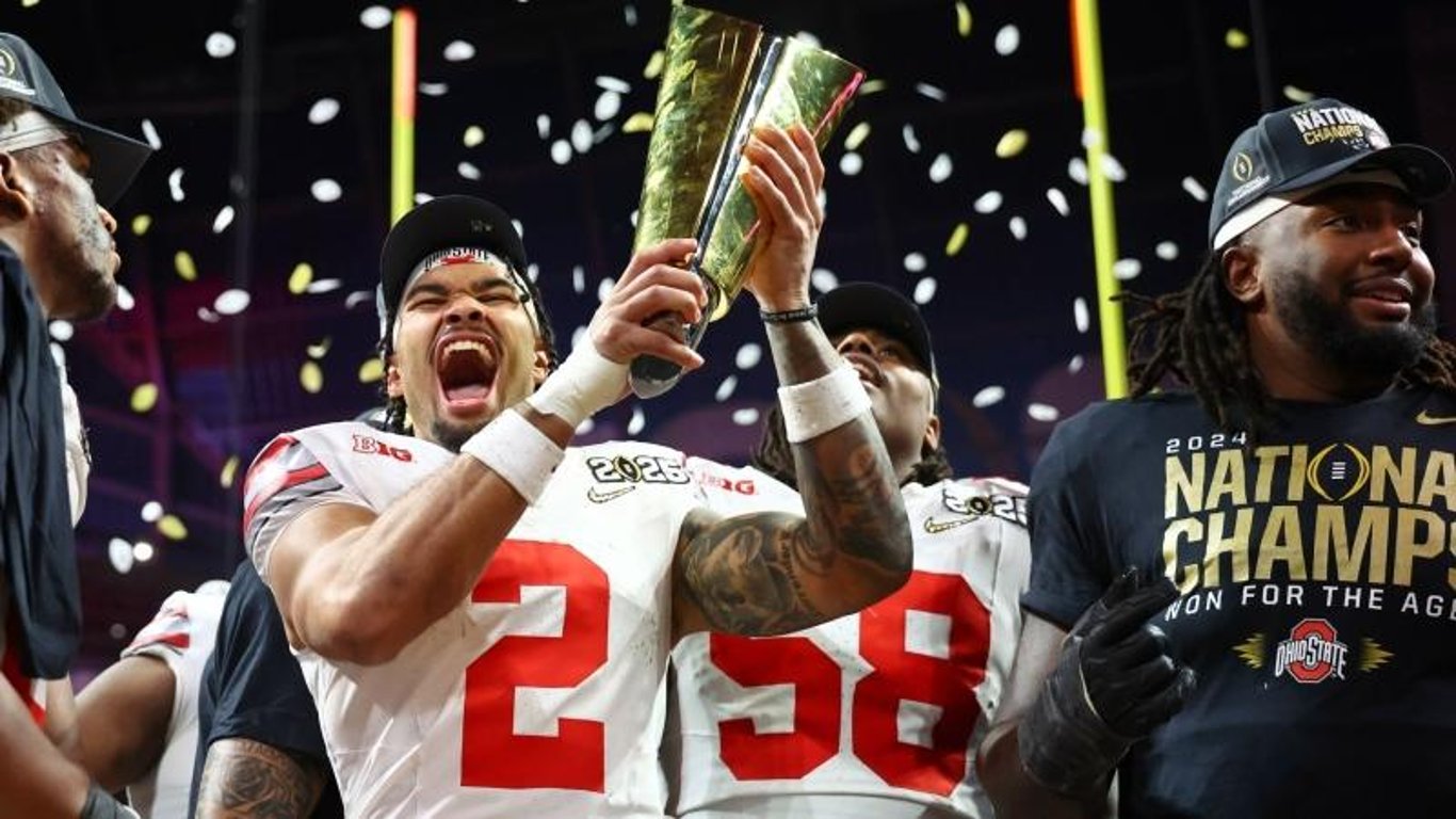 Los Buckeyes de Ohio State triunfan con el título nacional: una historia de resiliencia y unidad.