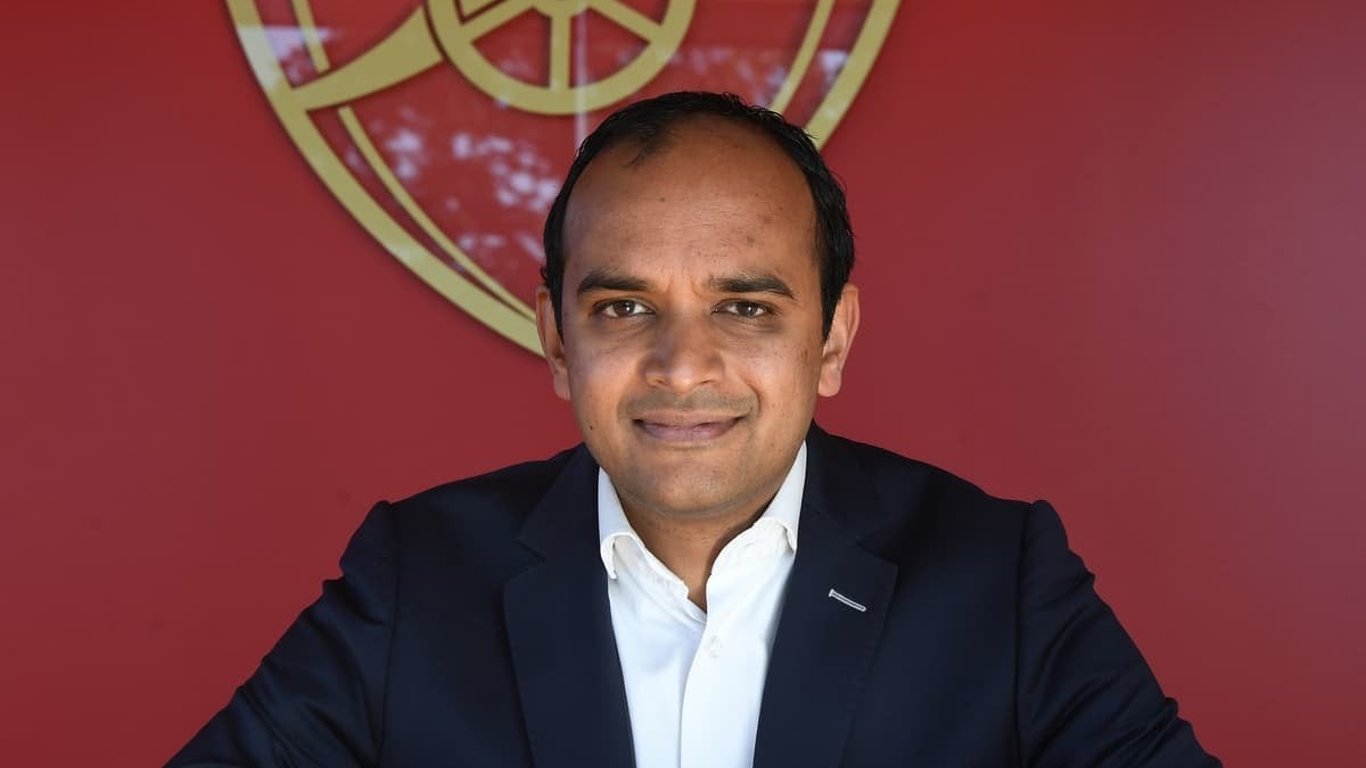 Nueva Era en los Spurs: Vinai Venkatesham Asume el Timón en Medio de Desafíos y Altas Expectativas.