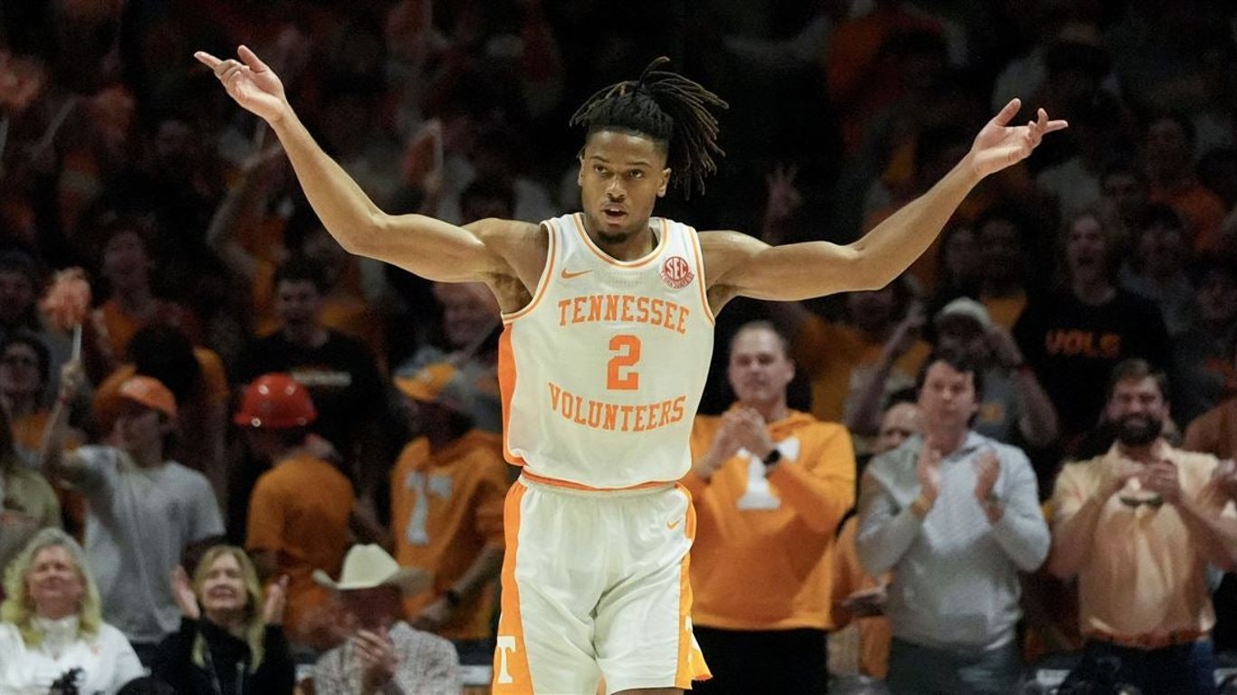 Los Volunteers de Tennessee sorprenden a los Gators de Florida, clasificados en el quinto lugar, con una impactante victoria de 64-44.