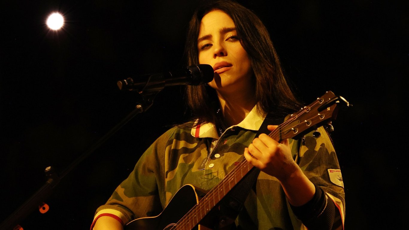 Billie Eilish Struck by Bracelet on Stage: A Wake-Up Call for Concert Safety