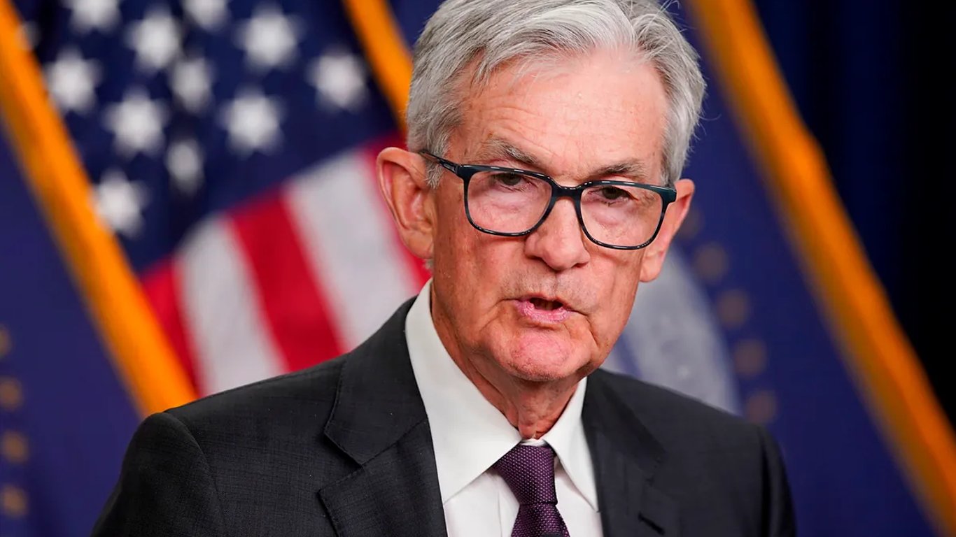 Powell reafirma cautela en la reducción de tipos ante presiones políticas y económicas