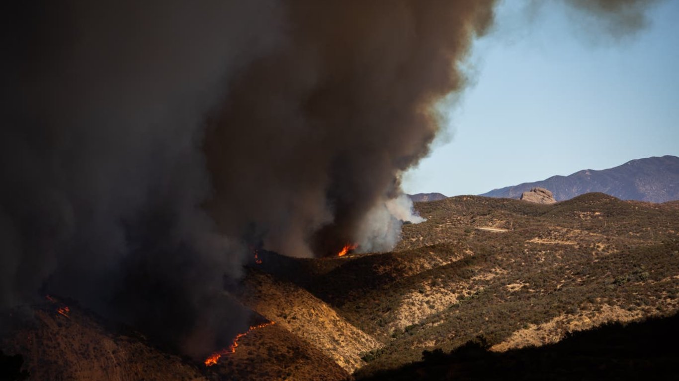 Tormenta amenaza a SoCal: Se avecinan inundaciones repentinas en comunidades afectadas por incendios este fin de semana.