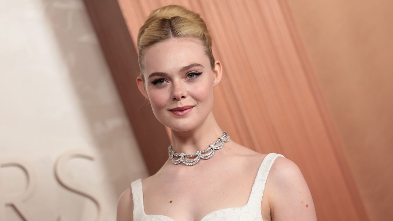 Elle Fanning deslumbra en los Oscar con collar Cartier lleno de historia y glamour