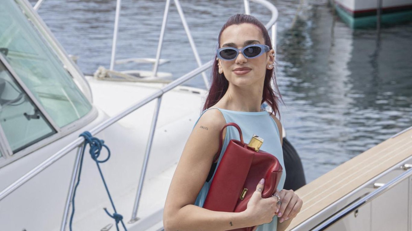 La primavera-verano 2025: El bolso de mano se corona como el nuevo rey del estilo