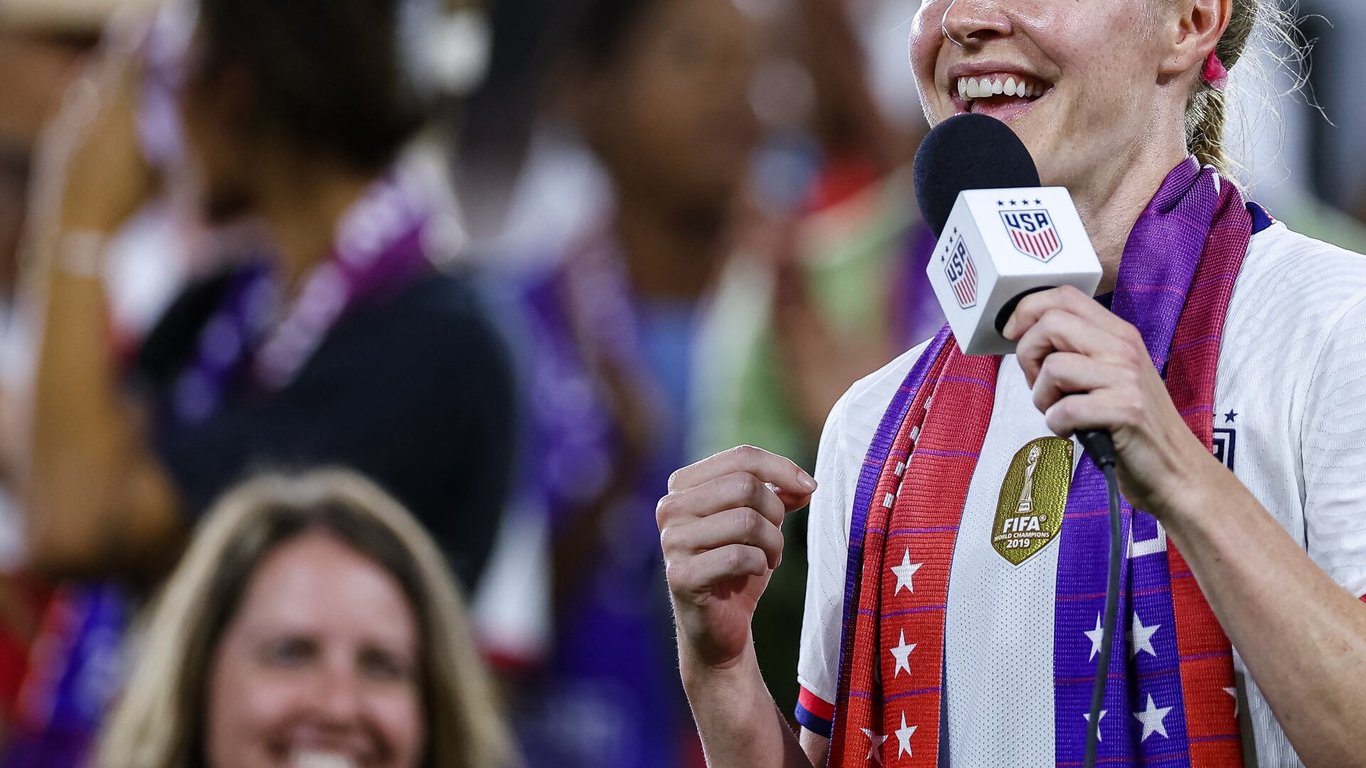 El fútbol femenino de EE. UU. enfrenta una nueva era mientras las leyendas se retiran y surgen cambios emocionantes.